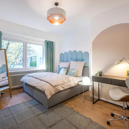 120qm, Cozy Apartment, Sehr Zentral Am Hbf, 3sz